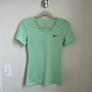 EUC Nike workout shirt size S